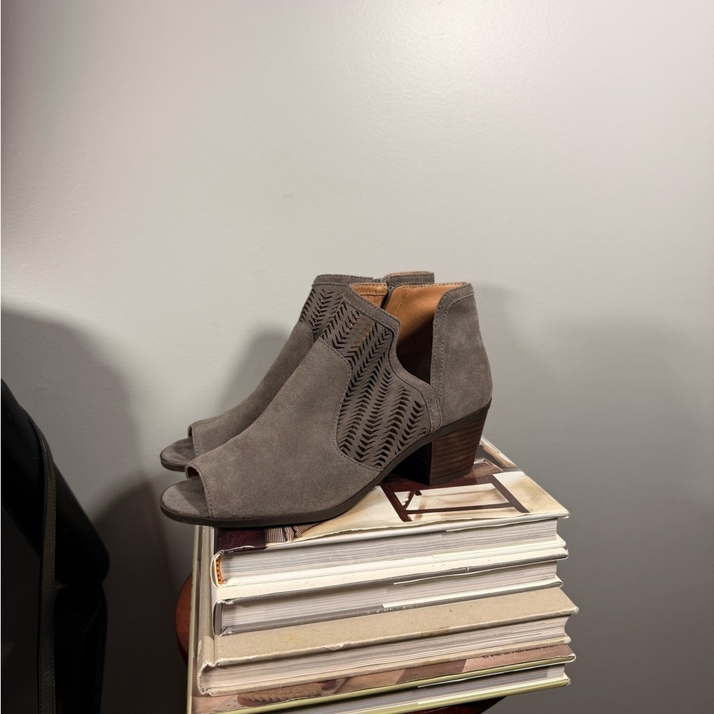Lucky Brand Suede Taupe Gray Peep-Toe Booties Size 9